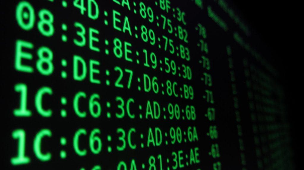 airodump-ng terminal output showing scanned WiFi networks with BSSIDs and signal strength